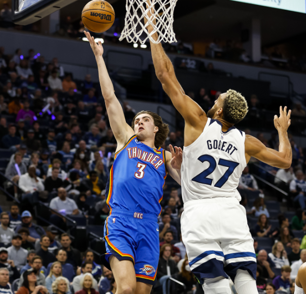  拉塞尔末节15分，森林狼逆转击败雷霆  